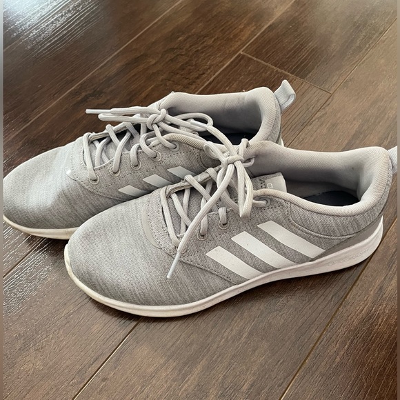 Grey Adidas cloudfoam running shoes - Picture 2 of 3